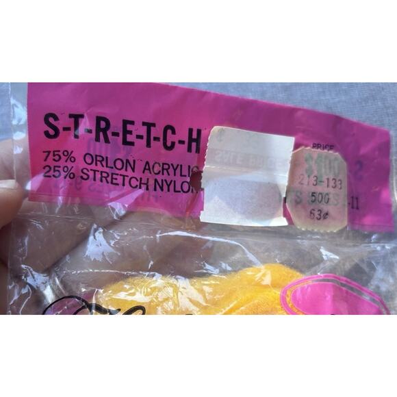 Vtg. Hollywood Cloud Puffs Ankle Bootie Socks Orlon Nylon Sz 9-11 Yellow Footies - Picture 2 of 4